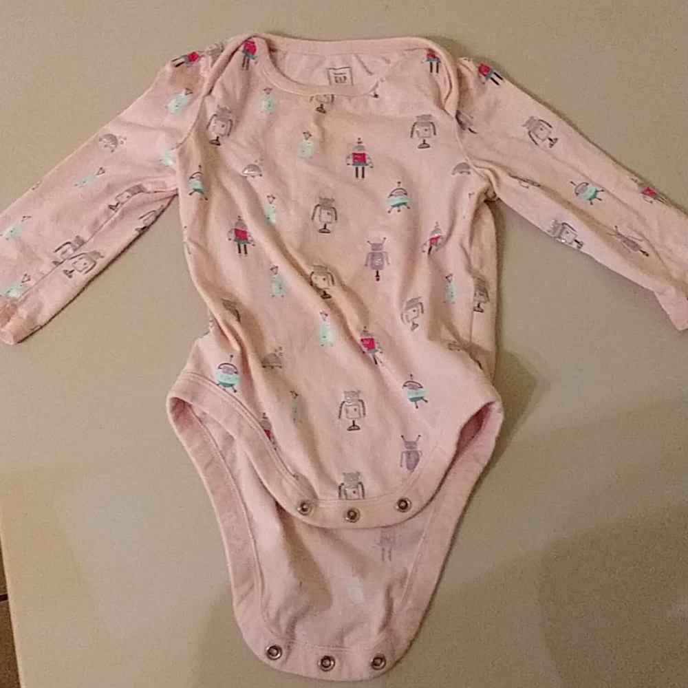 Long sleeve pink onsee with glittery robots
